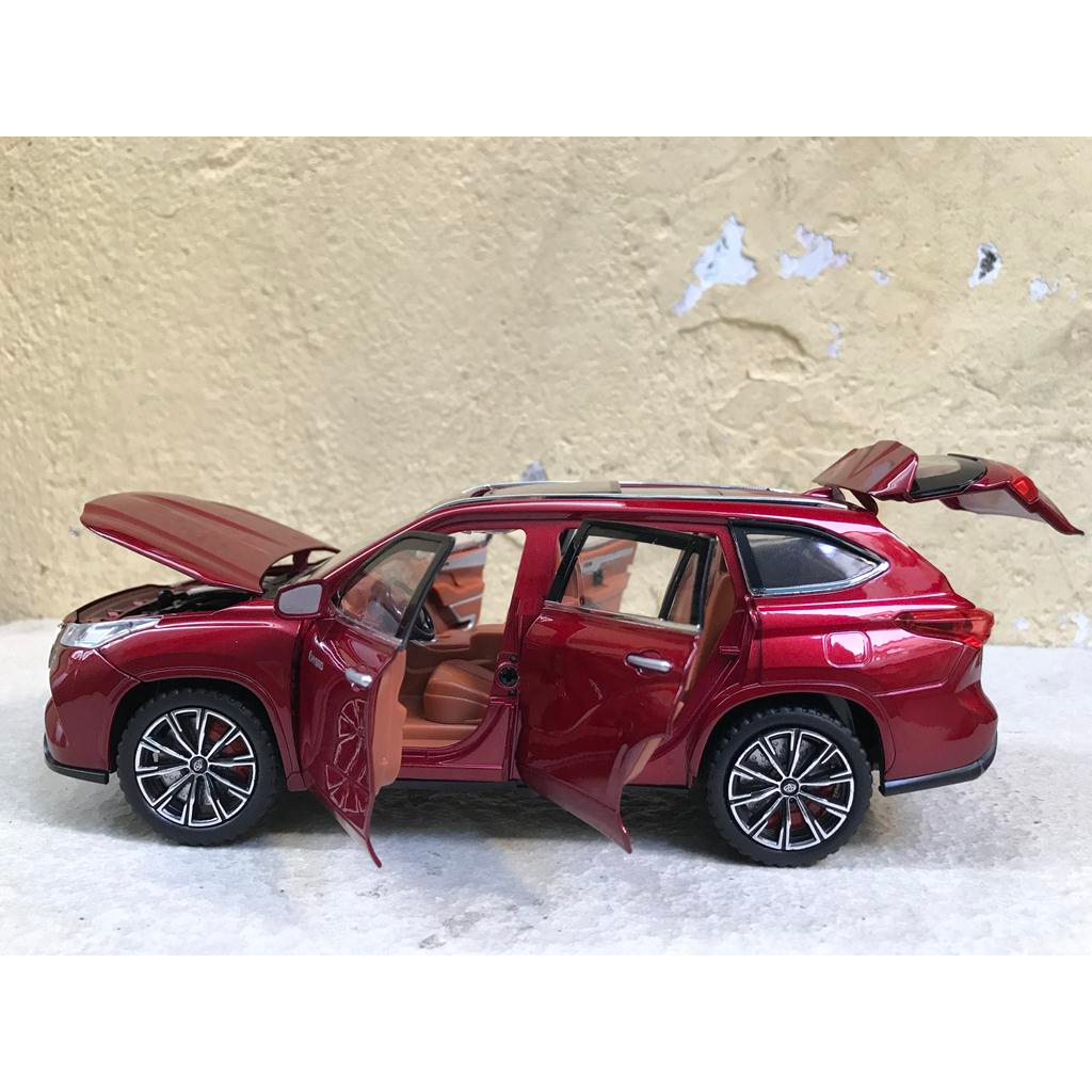 Mô hình xe TOYOTA Highlander Hybrid 1:24