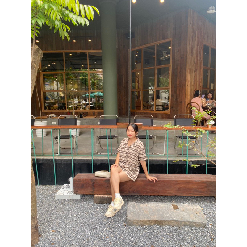 Set áo croptop kẻ nâu