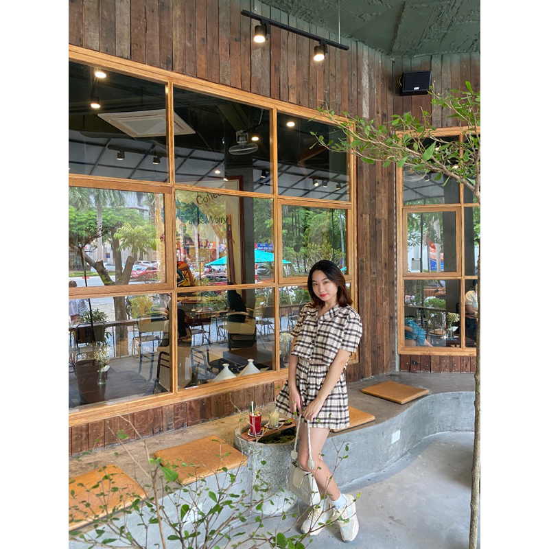 Set áo croptop kẻ nâu