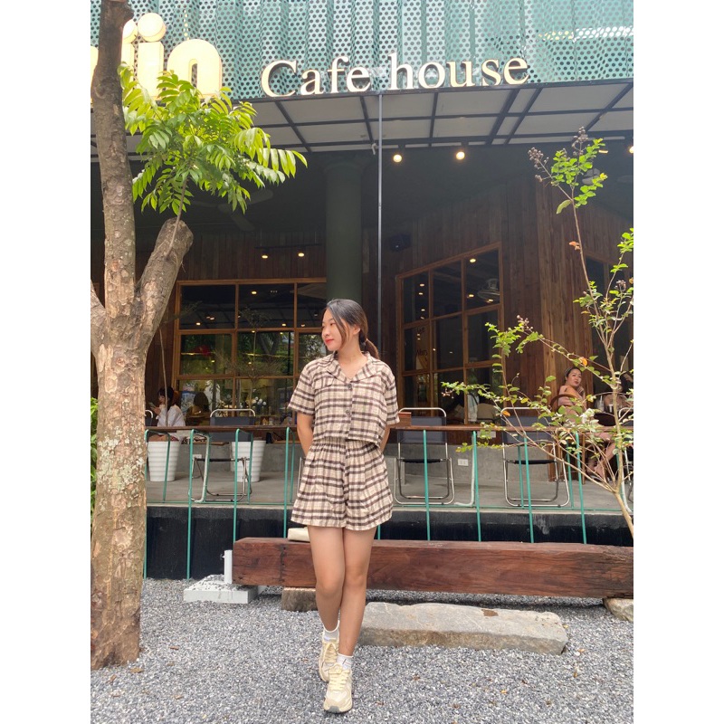 Set áo croptop kẻ nâu