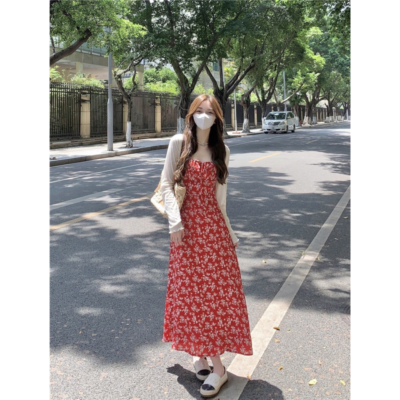 Set váy đầm maxi hai dây hoa nhí dáng dài đỏ + áo khoác cardigan trắng mỏng đi biển mùa hè Yannie