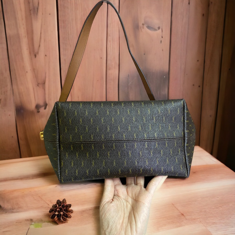 •Túi đeo vai to Y.S.L Monogram Sac Homme Bag-  da dập logo bao auth • Vui lòng tham khảo mô tả kỹ ạ•