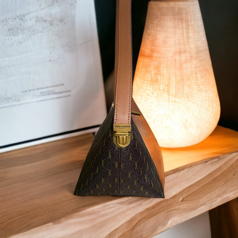 •Túi đeo vai to Y.S.L Monogram Sac Homme Bag-  da dập logo bao auth • Vui lòng tham khảo mô tả kỹ ạ•