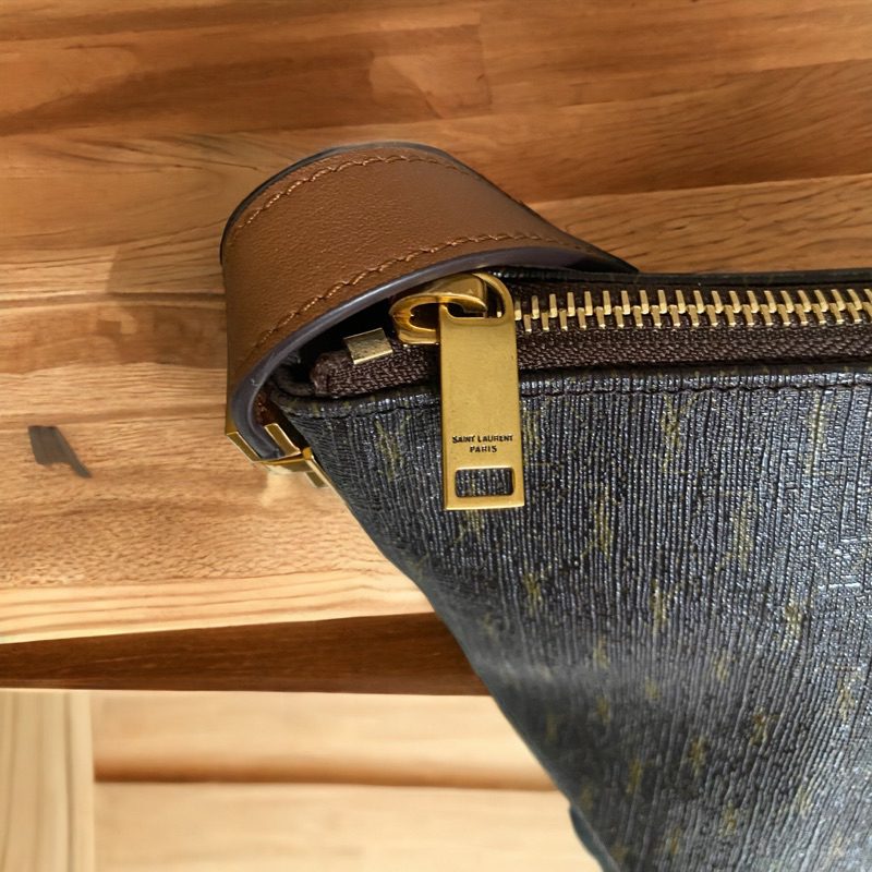 •Túi đeo vai to Y.S.L Monogram Sac Homme Bag-  da dập logo bao auth • Vui lòng tham khảo mô tả kỹ ạ•