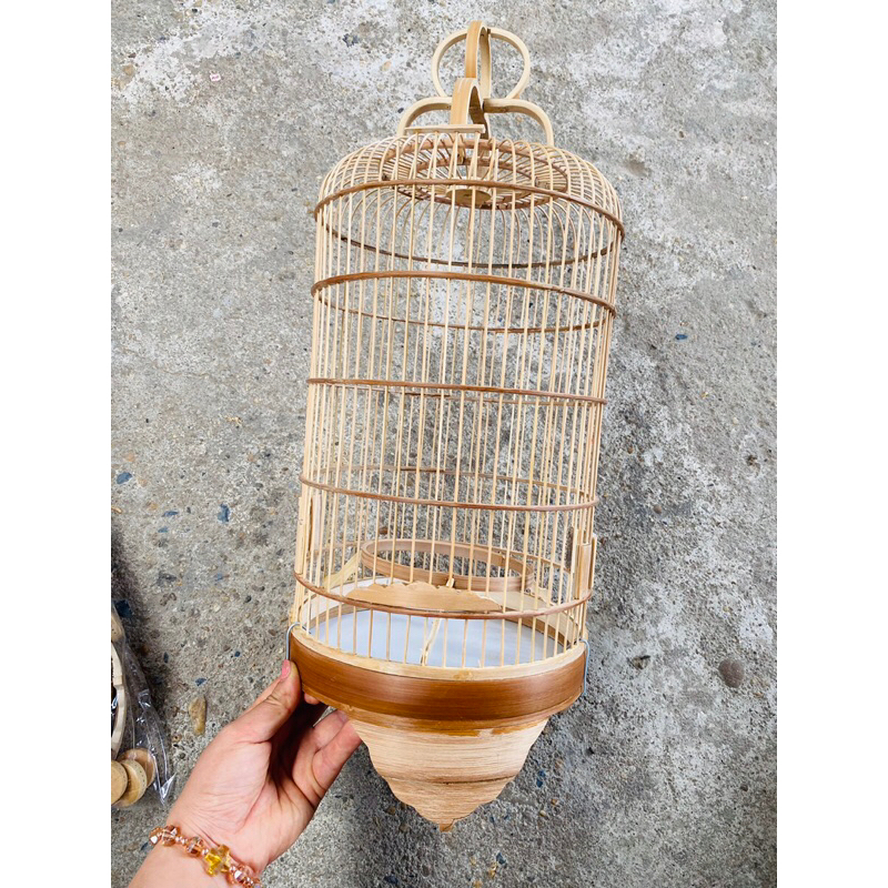 khung lồng 5vanh sỉze 21 nan xit.khoảng cách nan 1cm nuôi được các loại chim nhỏ.hút mật,ốc mít,vành khuyên,sâu