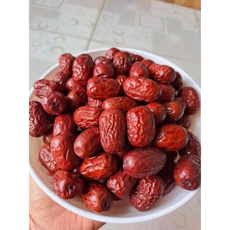 Táo đỏ Tân Cương 499k/thùng 10 kg size 22-24 quả/ lạng
