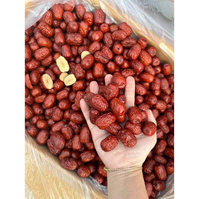 Táo đỏ Tân Cương 499k/thùng 10 kg size 22-24 quả/ lạng