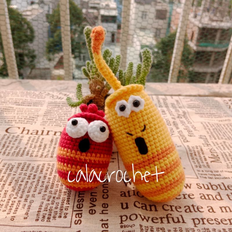 Móc khoá cặp đôi Larva ấu trùng tinh nghịch bằng len handmade dệt kim đan tay, làm quà tặng trang trí hài hước đáng yêu