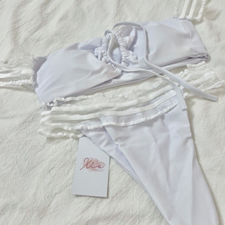 Bikini 2 mảnh dáng quây quần thong