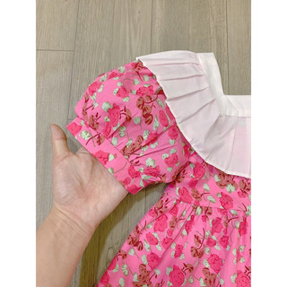 Váy đầm cổ trắng dập ly hoa đỏ