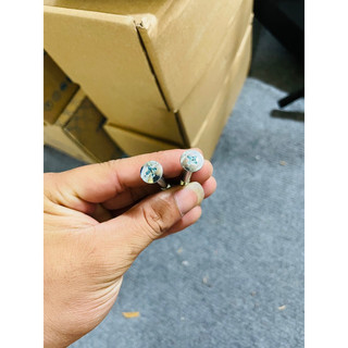 Một Đôi Ốc Bắt Gù Tay Lái