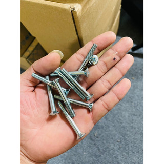 Một đôi ốc bắt gù tay lái