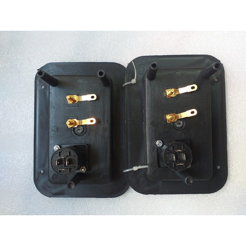 TRẠM LOA JBL CÓ CHỐT VẶN VÀ SPEAKON - GIÁ 1 CHIẾC