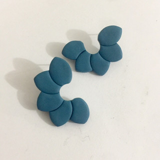 Cánh hoa - khuyên tai đất sét Polymer handmade