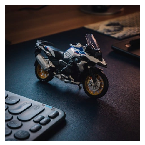 Mô hình xe mô tô BMW R1250 GS 1:18 Maisto