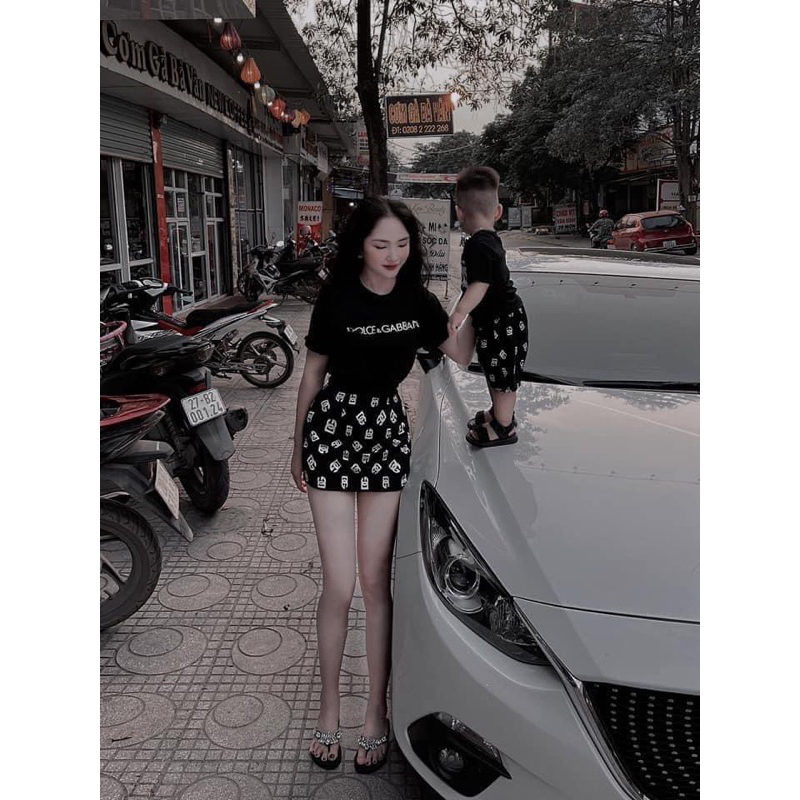 Áo phông chân váy họa tiết DG