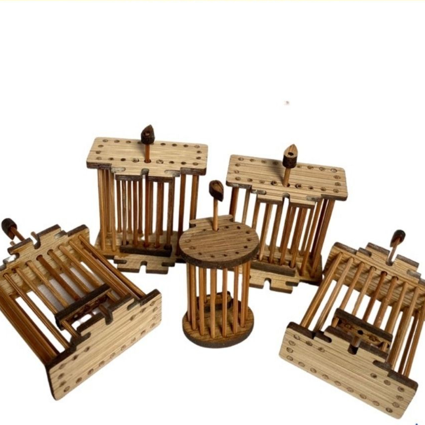 Rọ dế Tuấn Tú dọ dế dành cho chim chào mào chất liệu gỗ bền đẹp, dễ dàng lắp đặt