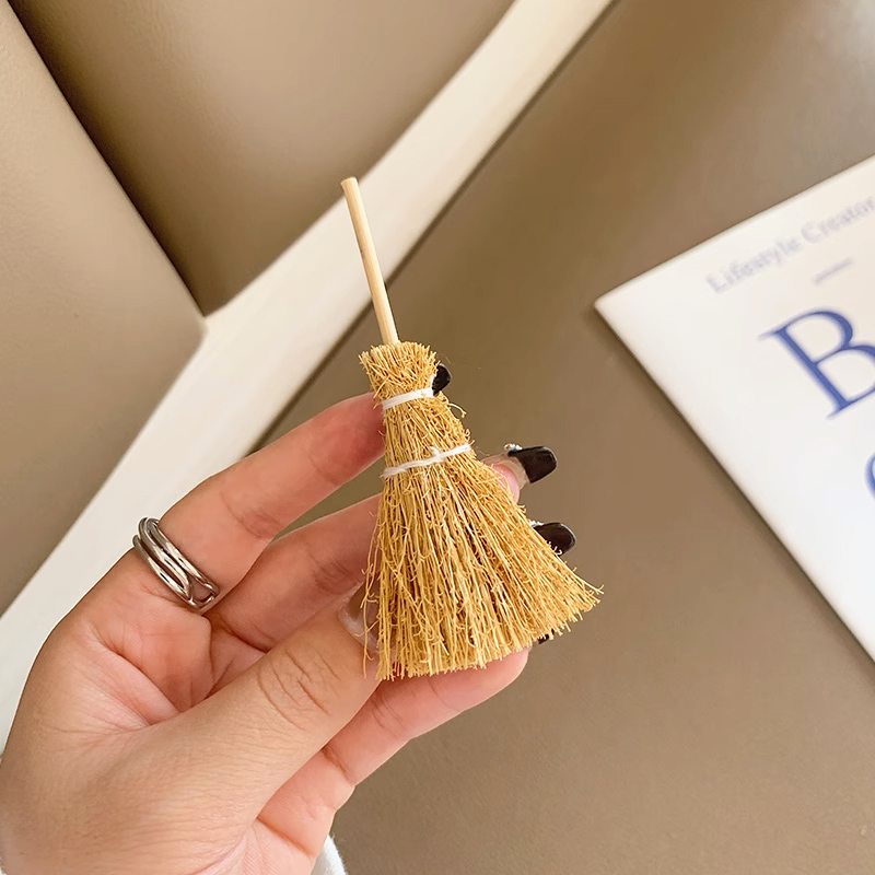 Kẹp tóc hình chổi mini cute