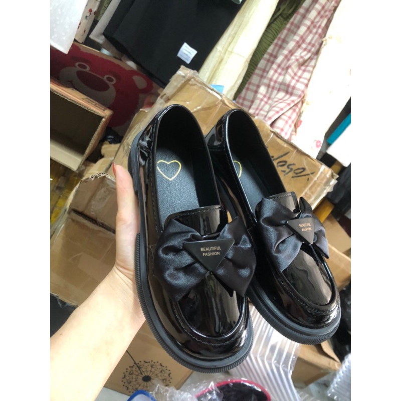 Giày đốc mũi tròn nơ vải khuy tam giác đế tim - 2P