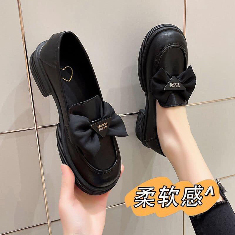 Giày đốc mũi tròn nơ vải khuy tam giác đế tim - 2P