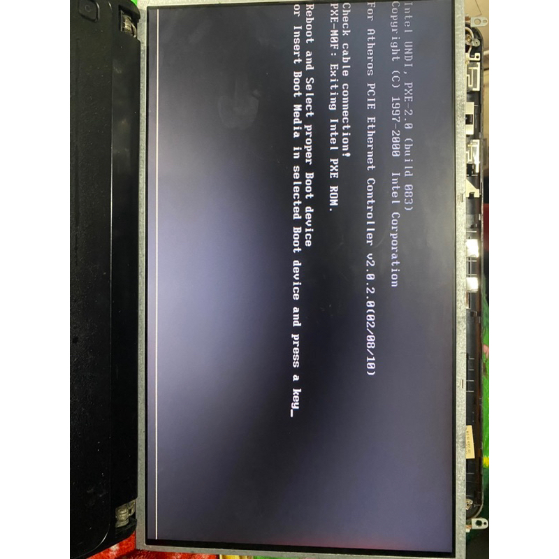 Màn 15.6 loại dầy 40pin sọc với ám dỏ màn như hình dùng test máy