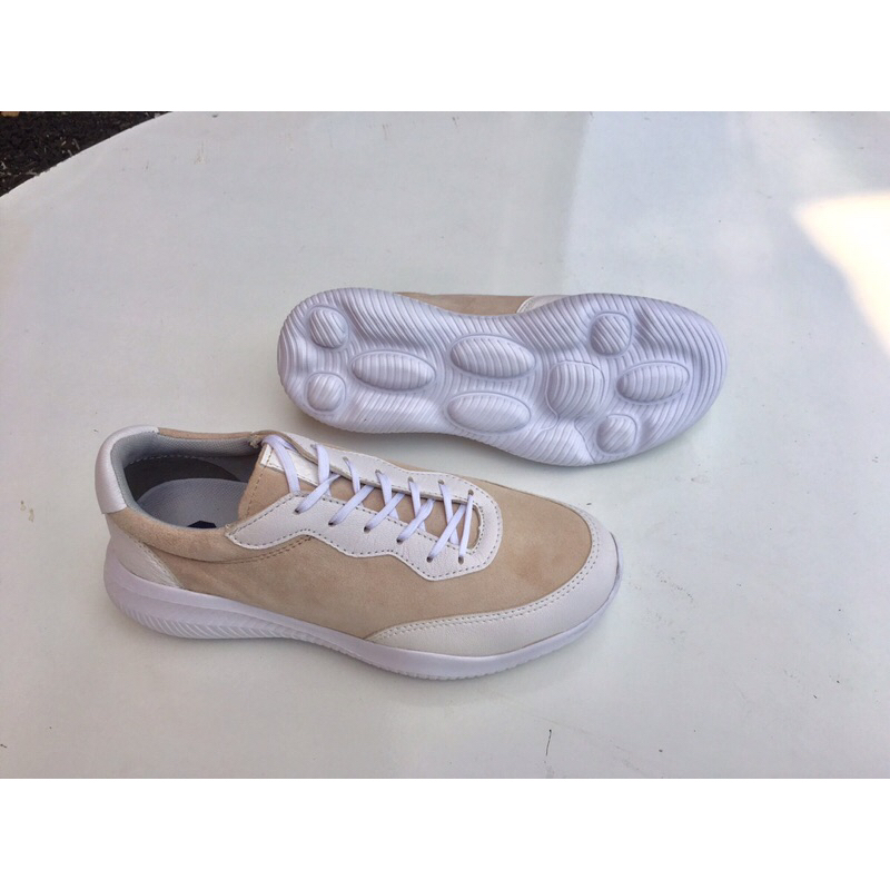 Giày thể thao siêu nhẹ,siêu êm r88