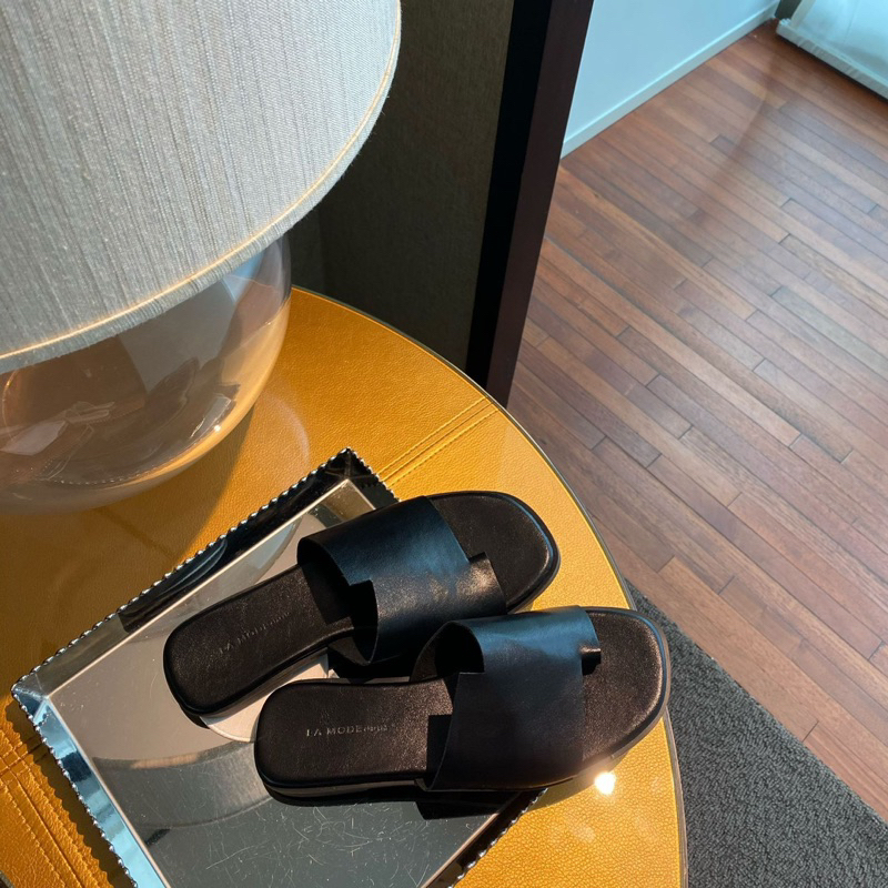 Lamode Classi mẫu mới 2023 Xuân Hè dép đế bằng thấp xỏ ngón hở mũi