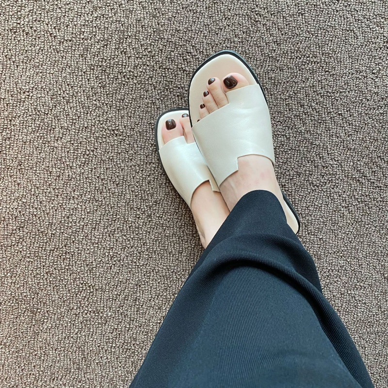 Lamode Classi mẫu mới 2023 Xuân Hè dép đế bằng thấp xỏ ngón hở mũi