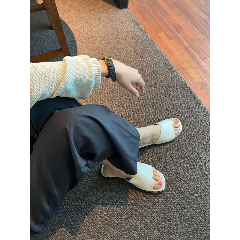 Lamode Classi mẫu mới 2023 Xuân Hè dép đế bằng thấp xỏ ngón hở mũi