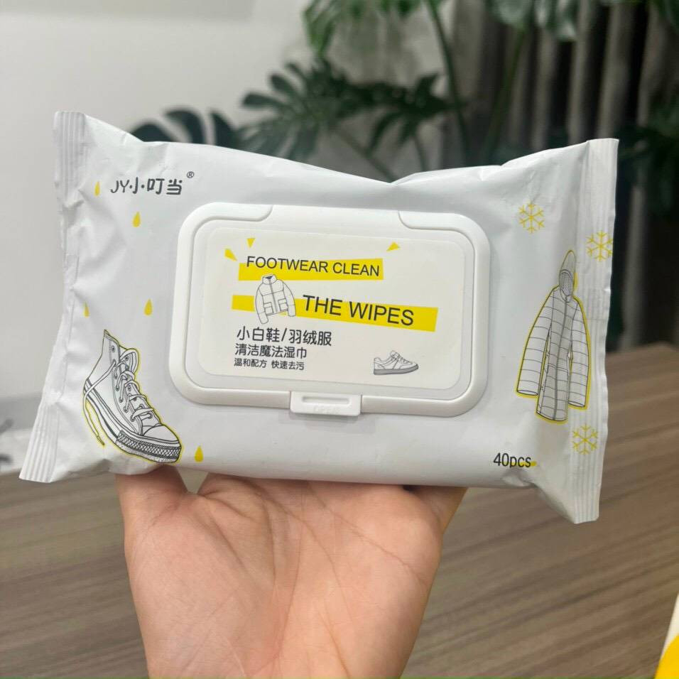 Khăn lau giày dép thần thánh 1 bịch 40 tờ có thể lau túi xách, áo phao, balo tiện lợi.