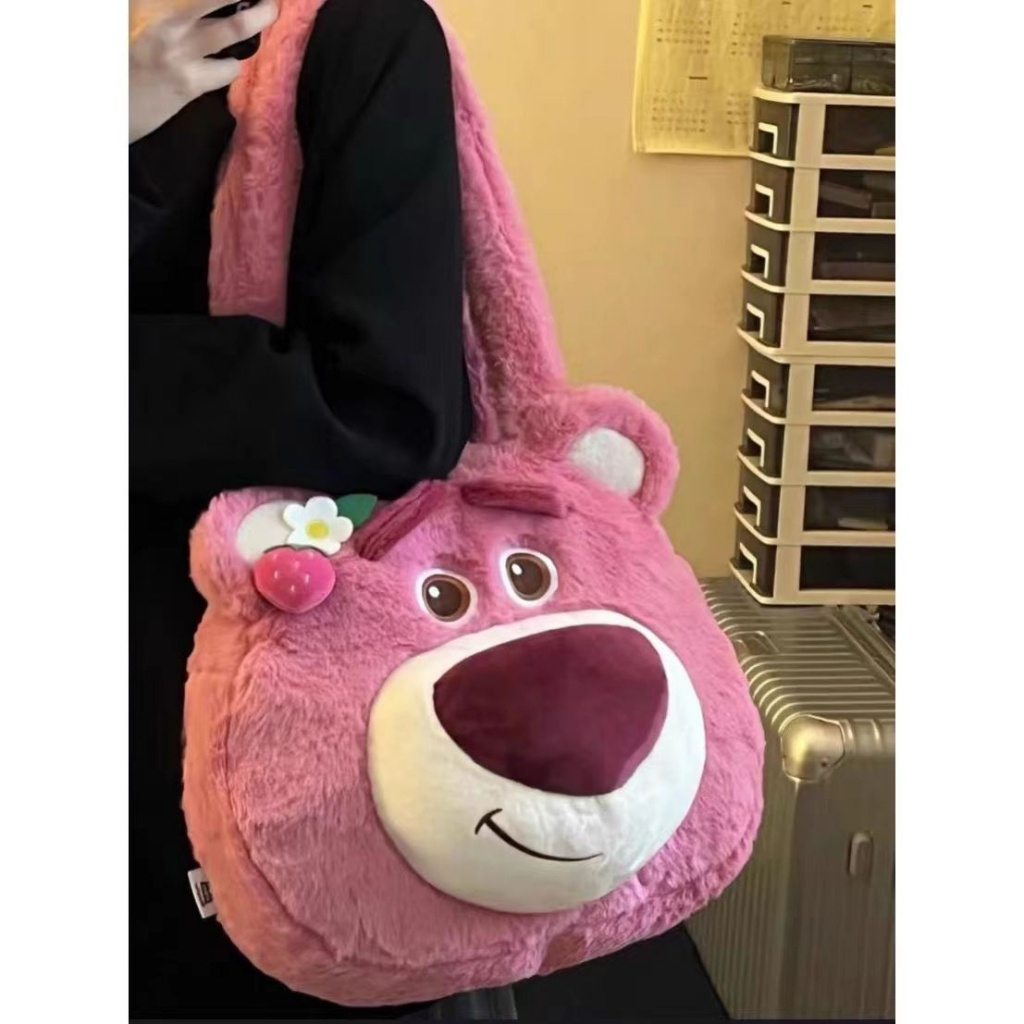 Túi Đeo Vai Gấu Hồng Lotso Tai Dâu Siêu Dễ Thương , Siêu Cute, Lông Siêu Mịn Màu Hồng Pinkly