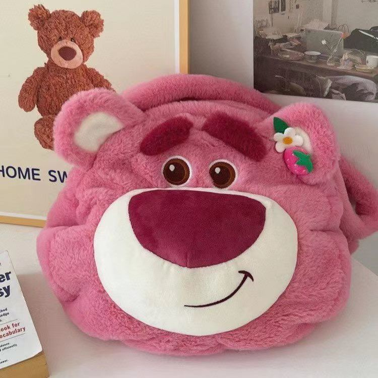 Túi Đeo Vai Gấu Hồng Lotso Tai Dâu Siêu Dễ Thương , Siêu Cute, Lông Siêu Mịn Màu Hồng Pinkly