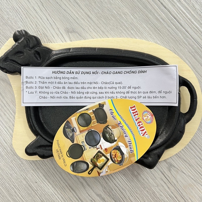 ****Chảo gang không dính làm bò né Vạn Lợi HÀNG CAO CẤP,chảo gang làm bò bít tết kèm đế lót gỗ chống dính  gia dụng Nari