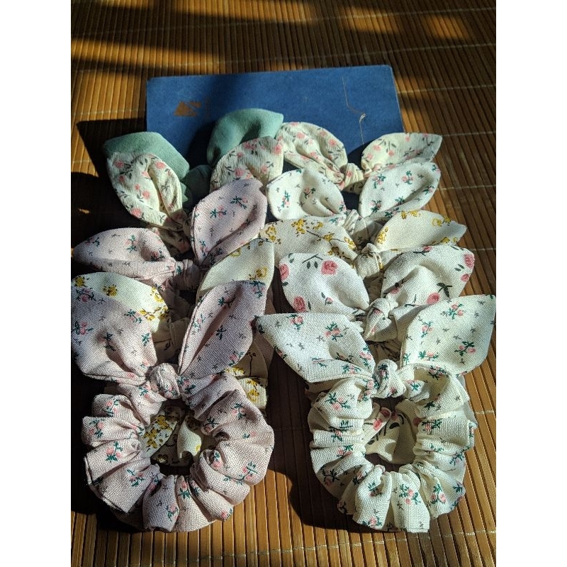 Scrunchies tai thỏ vải linen hoa nhí