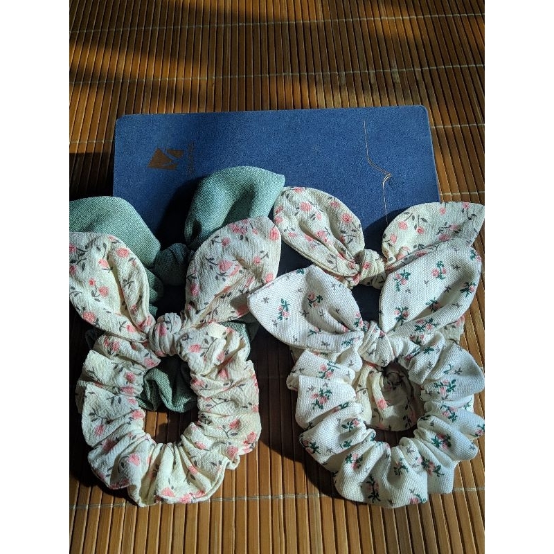 Scrunchies tai thỏ vải linen hoa nhí