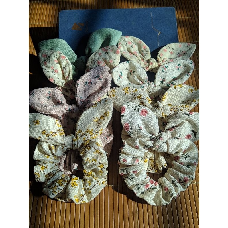 Scrunchies tai thỏ vải linen hoa nhí