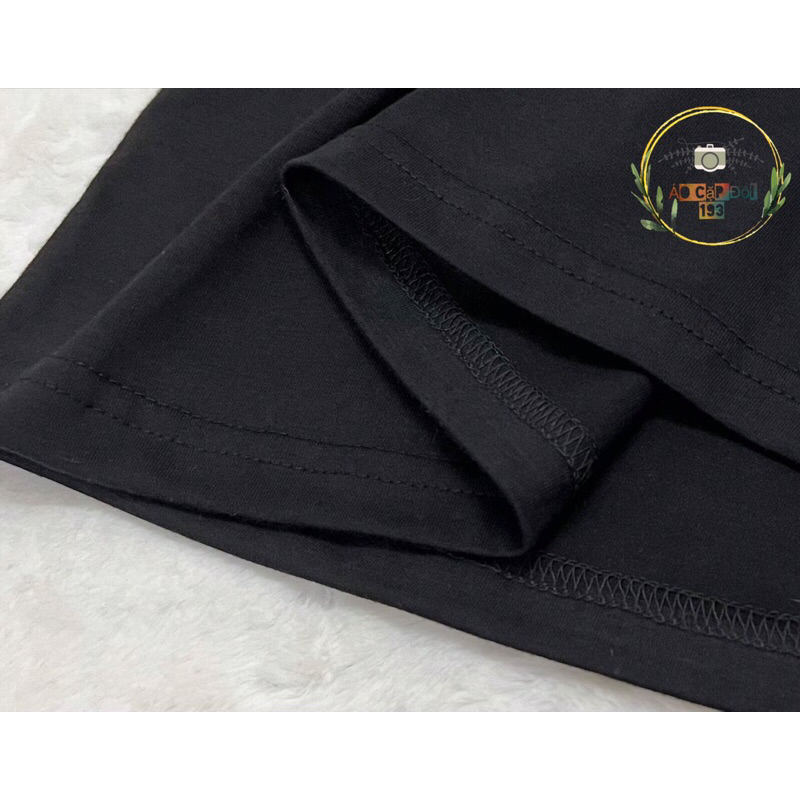 Đầm cổ vest khoét lưng  6 nút đính logo + Áo thun nam logo phối hợp