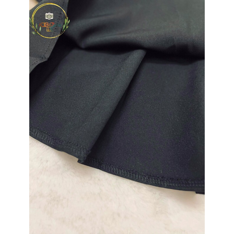 Đầm cổ vest khoét lưng  6 nút đính logo + Áo thun nam logo phối hợp