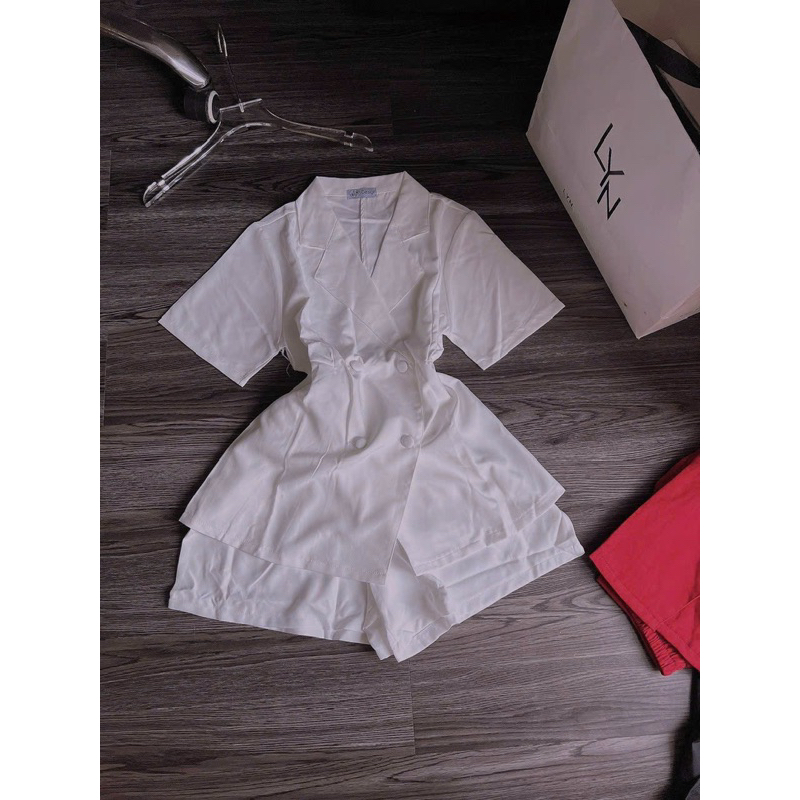 Set đồ bộ thiết kế quần đùi ống rộng đai cao có túi và áo sơ mi vest tay ngắn form dài ôm eo, vải tuyết mưa đứng dáng