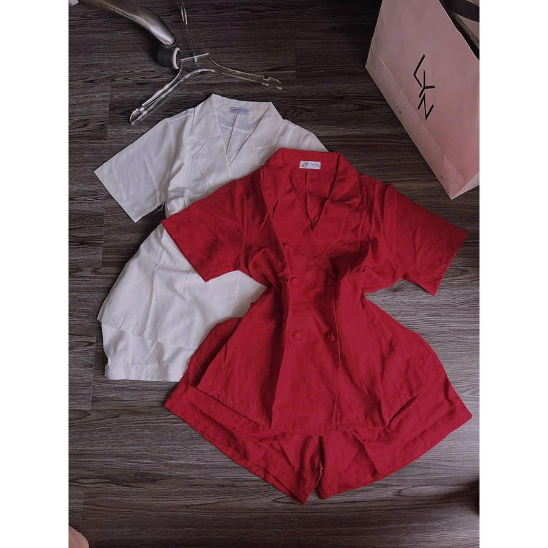 Set đồ bộ thiết kế quần đùi ống rộng đai cao có túi và áo sơ mi vest tay ngắn form dài ôm eo, vải tuyết mưa đứng dáng