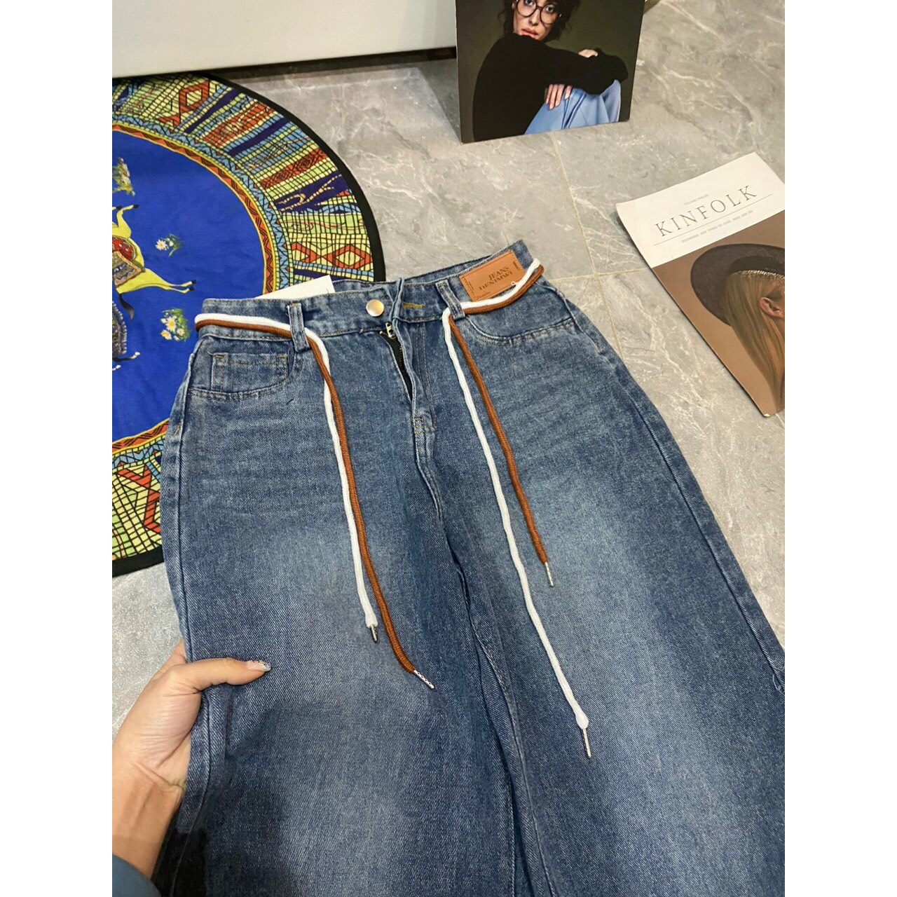 Quần bò jean ống rộng suông xuông nữ jeans cạp cao kèm xích thêu gối phong cách Hàn Quốc 2023 | BigBuy360 - bigbuy360.vn