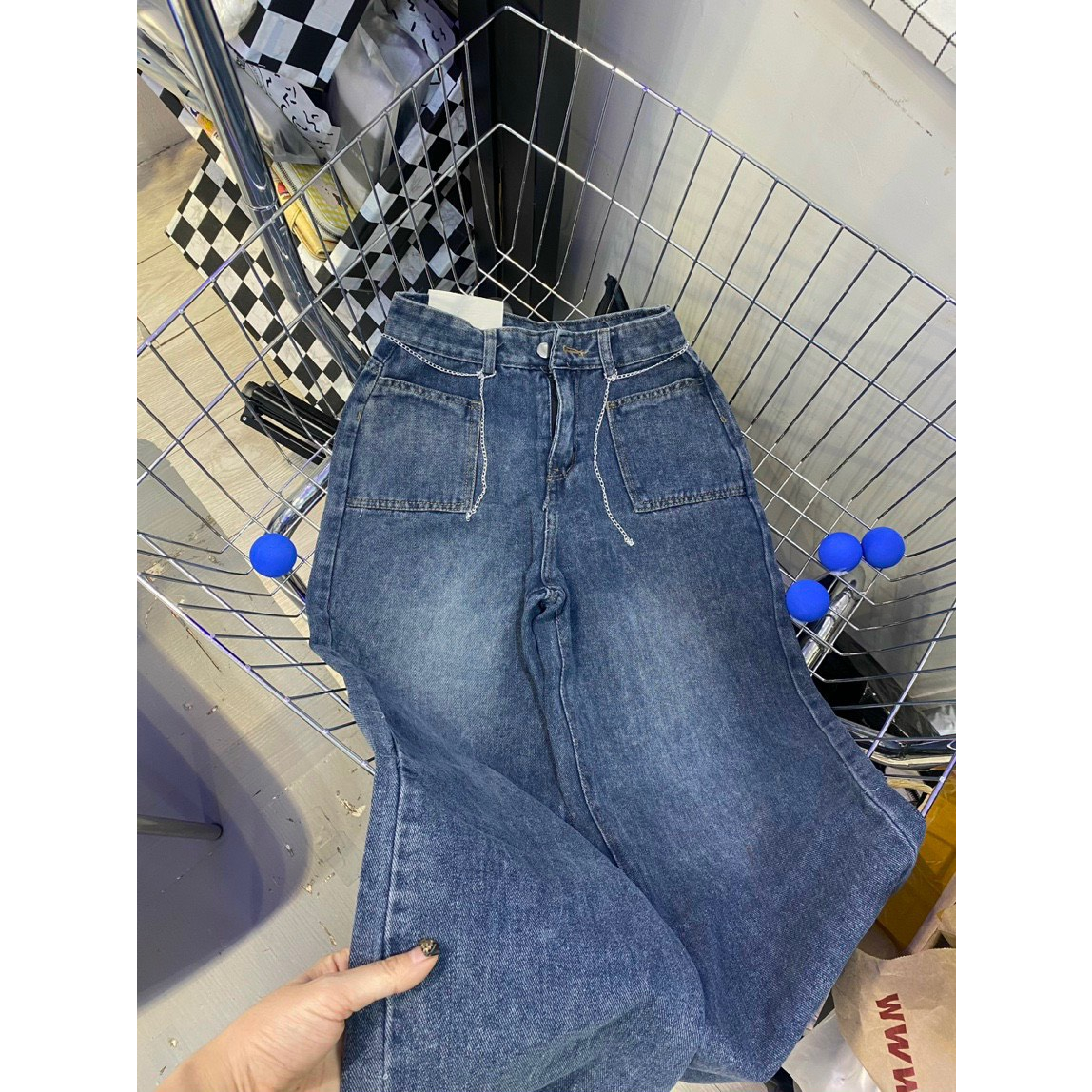 Quần bò jean ống rộng suông xuông nữ jeans cạp cao kèm xích thêu gối phong cách Hàn Quốc 2023 | BigBuy360 - bigbuy360.vn