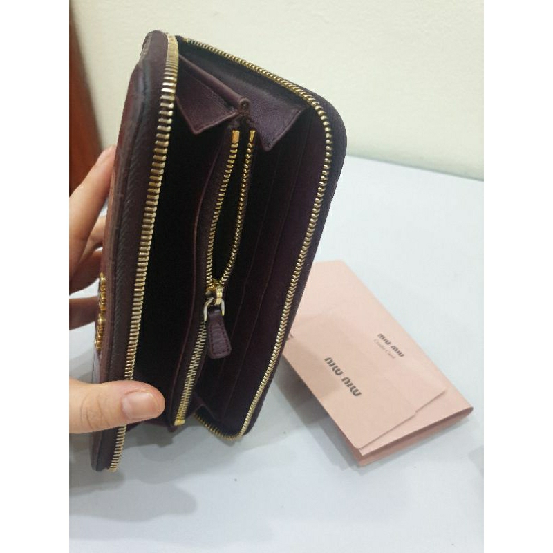 Ví dài Miumiu màu đỏ