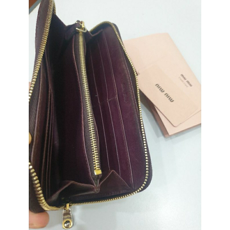 Ví dài Miumiu màu đỏ