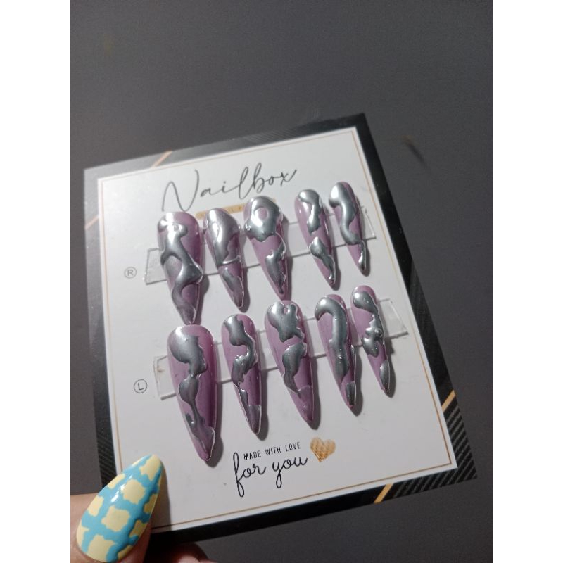 nails box thiết kế tím vân bạc nổi cá tính