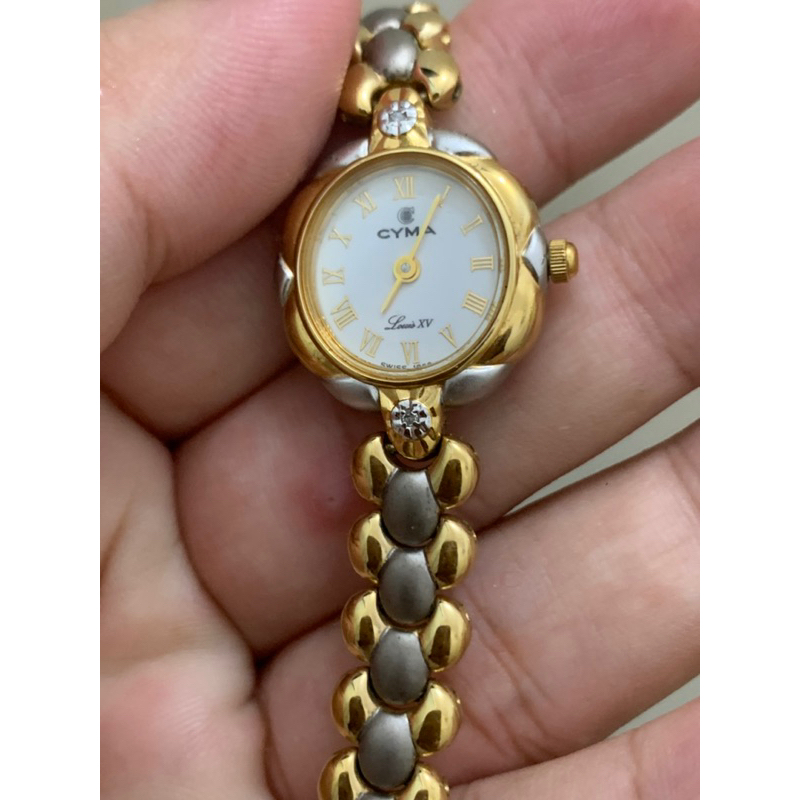 Đồng hồ si Cyma