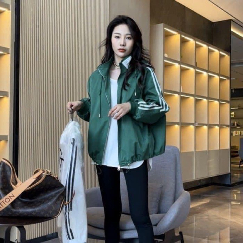 Áo khoác gió 3 sọc mặc được 4 mùa