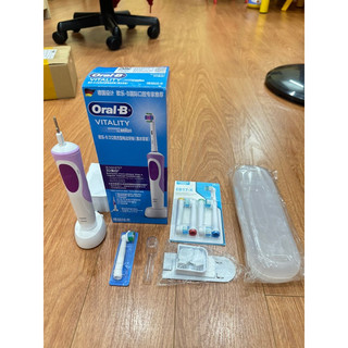 Bàn chải điện Oral B D12