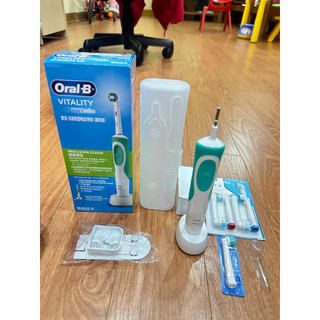 Bàn chải điện Oral B D12