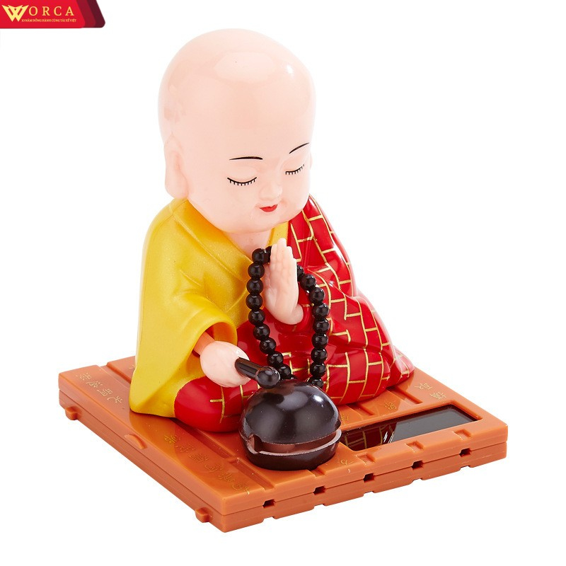 Tượng phật chú tiểu gõ mõ tụng kinh để taplo trang trí xe hơi ô tô